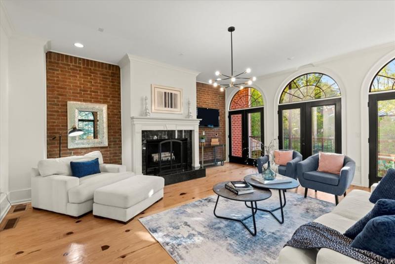 5512 Glenridge Drive Unit A, Atlanta, Georgia 30342, 3 Bedrooms Bedrooms, ,3 BathroomsBathrooms,Residential,Sold,5512 Glenridge Drive Unit A,7283913