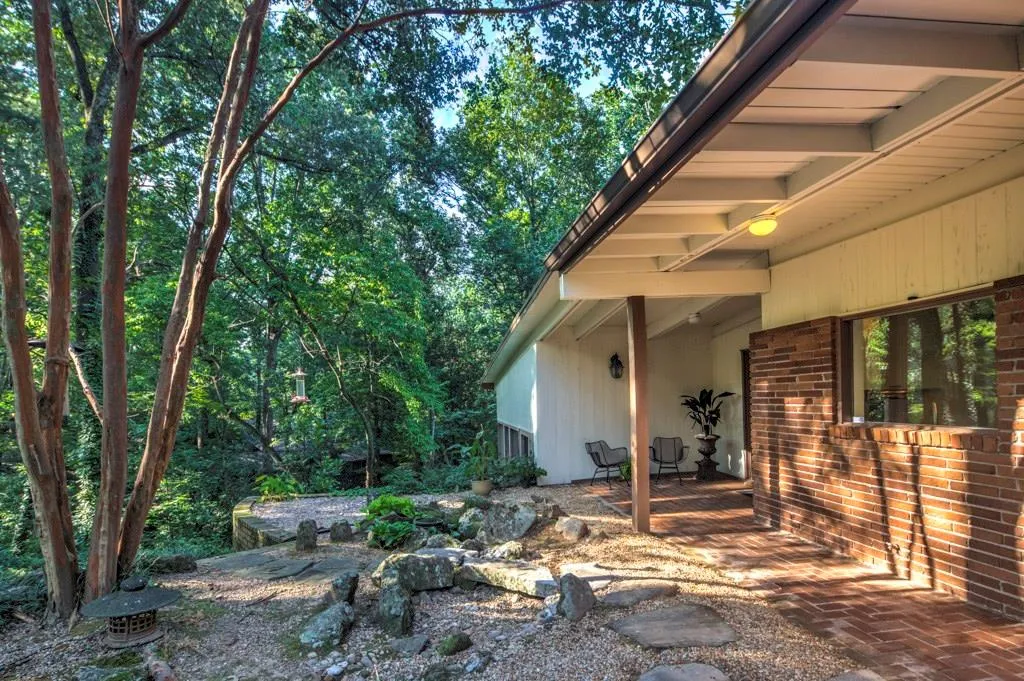 4284 Wickersham Drive Nw, Atlanta, Georgia 30327, 3 Bedrooms Bedrooms, ,3 BathroomsBathrooms,Residential,Sold,4284 Wickersham Drive Nw,5894275