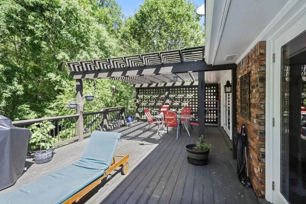 6870 Heathfield Drive, Atlanta, Georgia 30328, 4 Bedrooms Bedrooms, ,3 BathroomsBathrooms,Residential,Sold,6870 Heathfield Drive,6709150