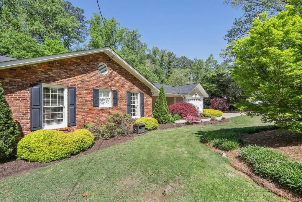 6870 Heathfield Drive, Atlanta, Georgia 30328, 4 Bedrooms Bedrooms, ,3 BathroomsBathrooms,Residential,Sold,6870 Heathfield Drive,6709150