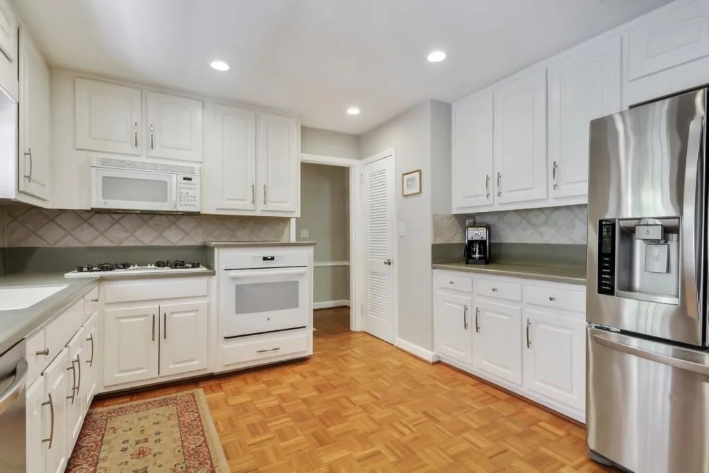 6870 Heathfield Drive, Atlanta, Georgia 30328, 4 Bedrooms Bedrooms, ,3 BathroomsBathrooms,Residential,Sold,6870 Heathfield Drive,6709150
