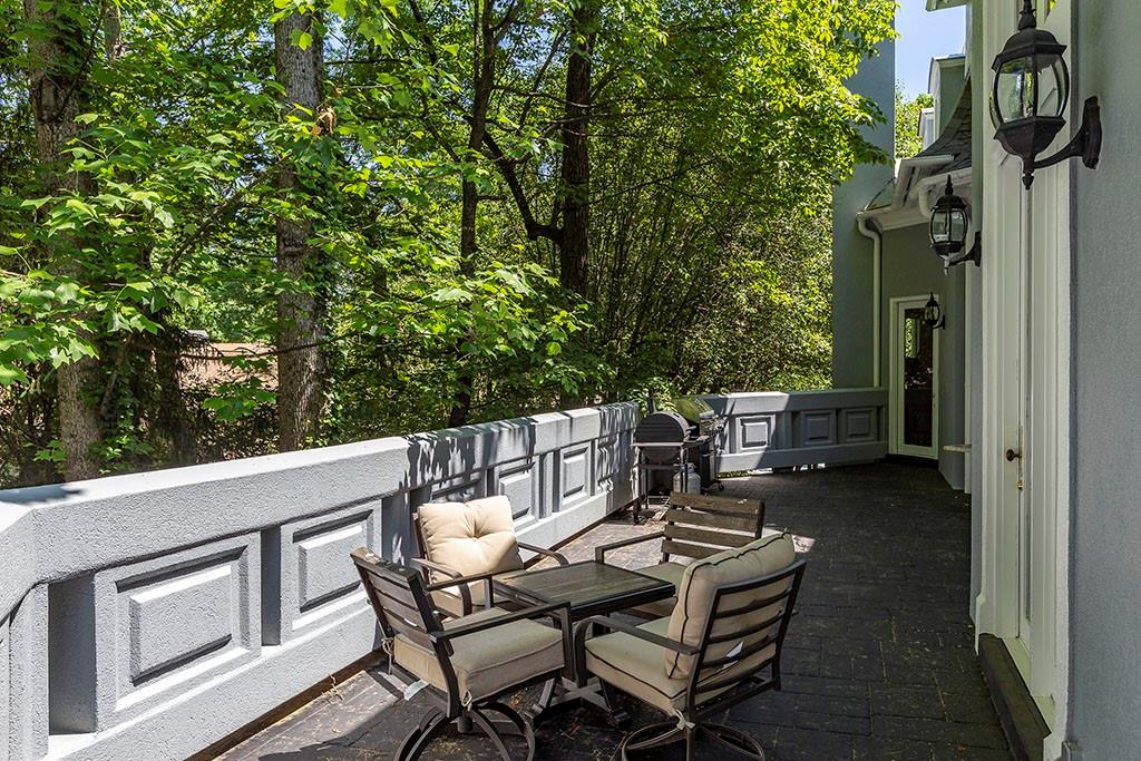 215 Lachaize Circle, Sandy Springs, Georgia 30327, 6 Bedrooms Bedrooms, ,6 BathroomsBathrooms,Residential,Sold,215 Lachaize Circle,7267820