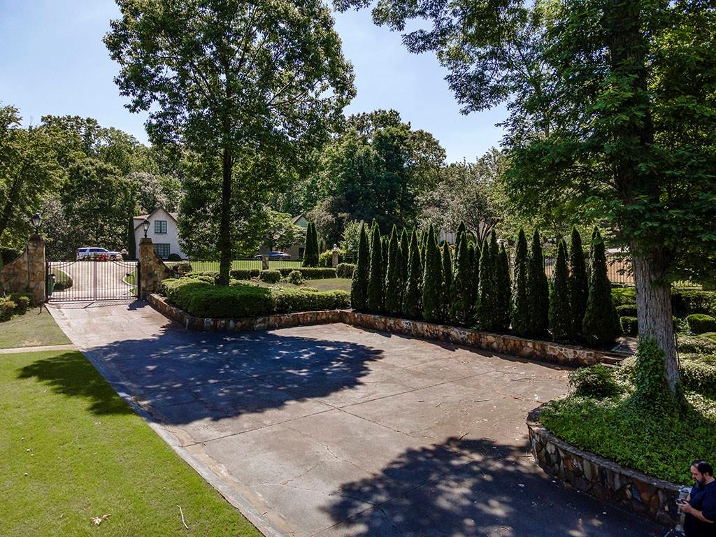 215 Lachaize Circle, Sandy Springs, Georgia 30327, 6 Bedrooms Bedrooms, ,6 BathroomsBathrooms,Residential,Sold,215 Lachaize Circle,7267820