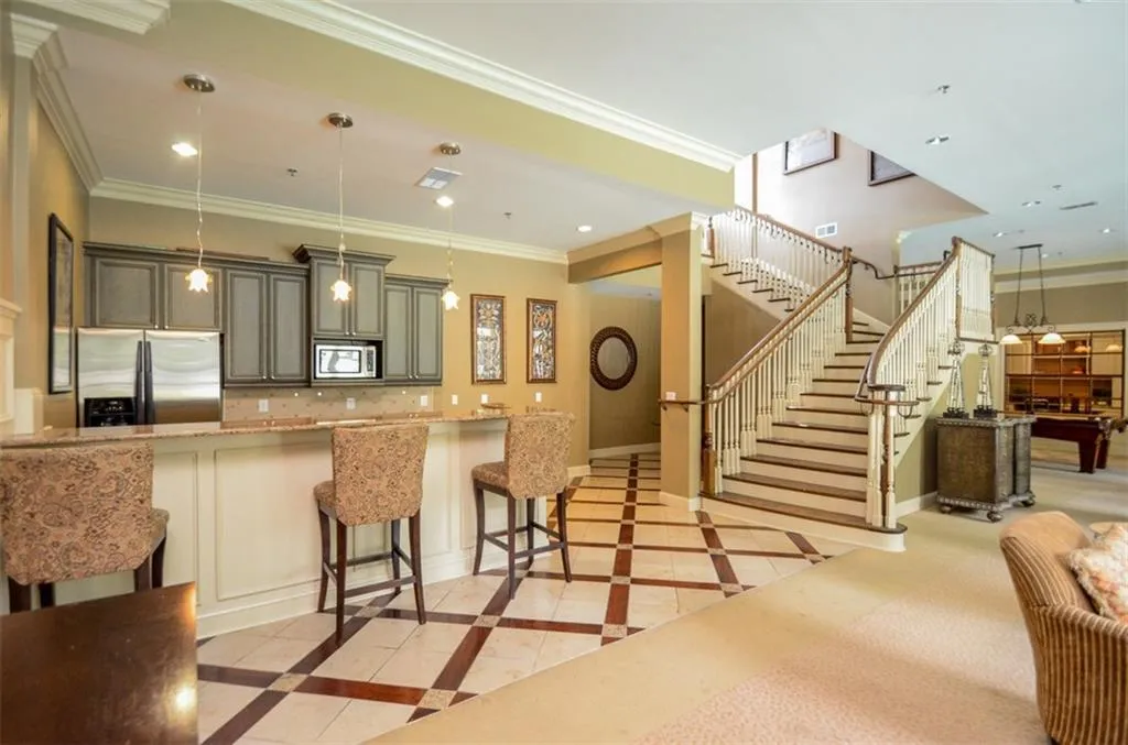 1116 Glenridge Place Unit 605, Sandy Springs, Georgia 30342, 2 Bedrooms Bedrooms, ,2 BathroomsBathrooms,Residential,Sold,1116 Glenridge Place Unit 605,5750342