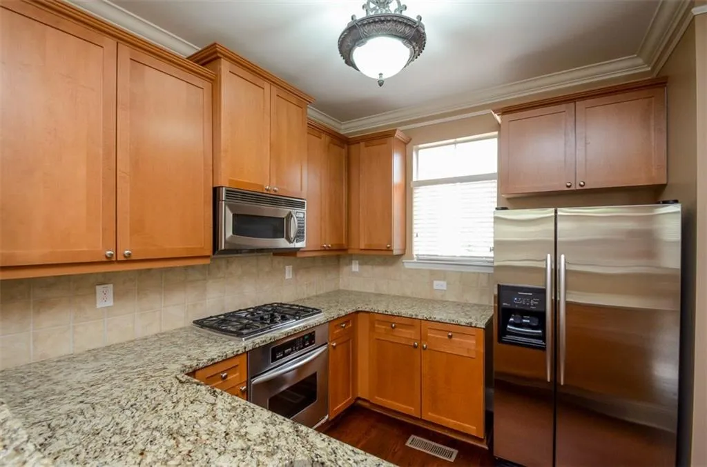 1116 Glenridge Place Unit 605, Sandy Springs, Georgia 30342, 2 Bedrooms Bedrooms, ,2 BathroomsBathrooms,Residential,Sold,1116 Glenridge Place Unit 605,5750342