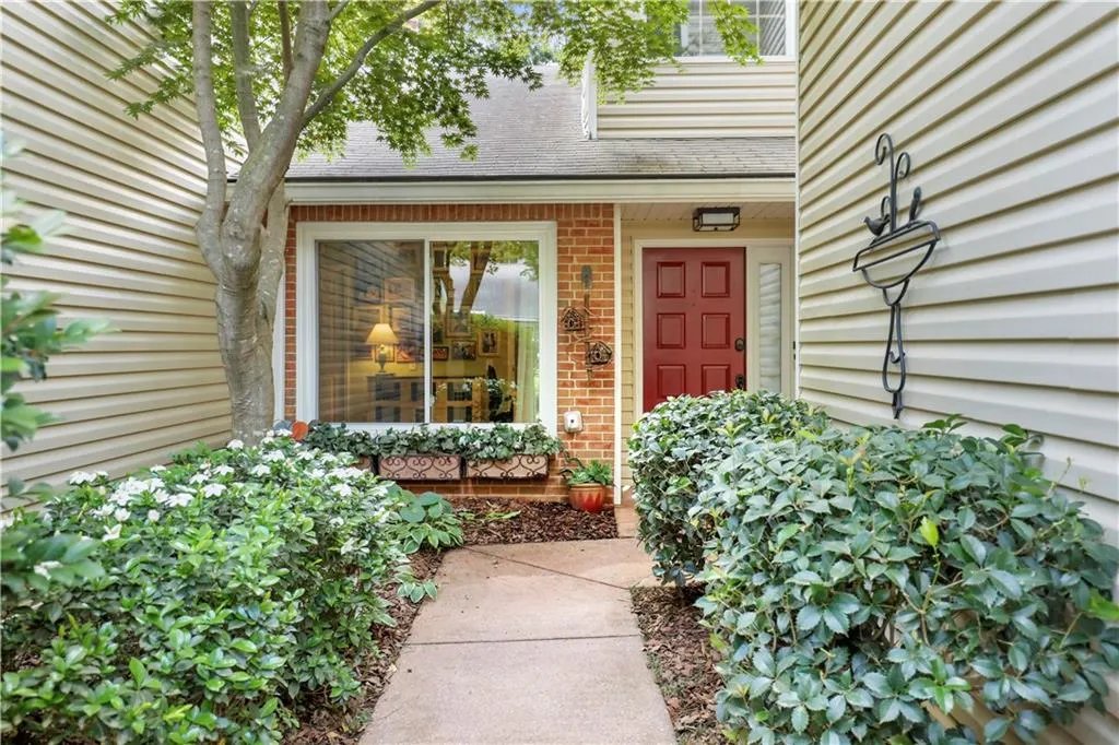 36 Waterford Court, Sandy Springs, Georgia 30328, 2 Bedrooms Bedrooms, ,2 BathroomsBathrooms,Residential,Sold,36 Waterford Court,6886052