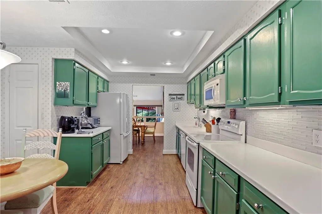 36 Waterford Court, Sandy Springs, Georgia 30328, 2 Bedrooms Bedrooms, ,2 BathroomsBathrooms,Residential,Sold,36 Waterford Court,6886052