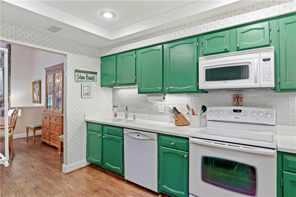 36 Waterford Court, Sandy Springs, Georgia 30328, 2 Bedrooms Bedrooms, ,2 BathroomsBathrooms,Residential,Sold,36 Waterford Court,6886052