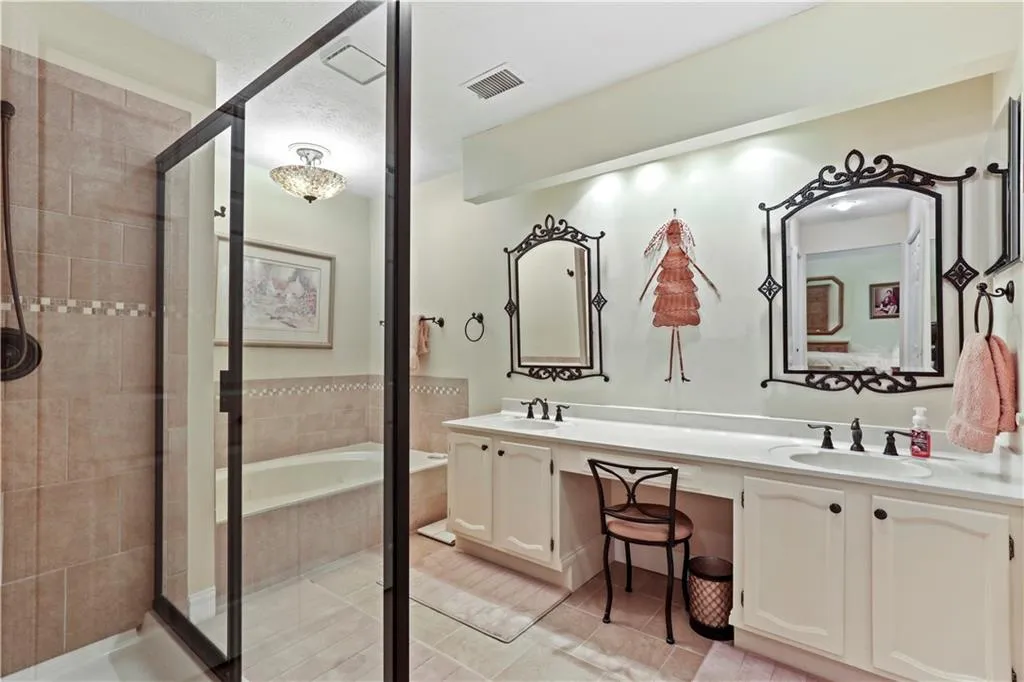 36 Waterford Court, Sandy Springs, Georgia 30328, 2 Bedrooms Bedrooms, ,2 BathroomsBathrooms,Residential,Sold,36 Waterford Court,6886052