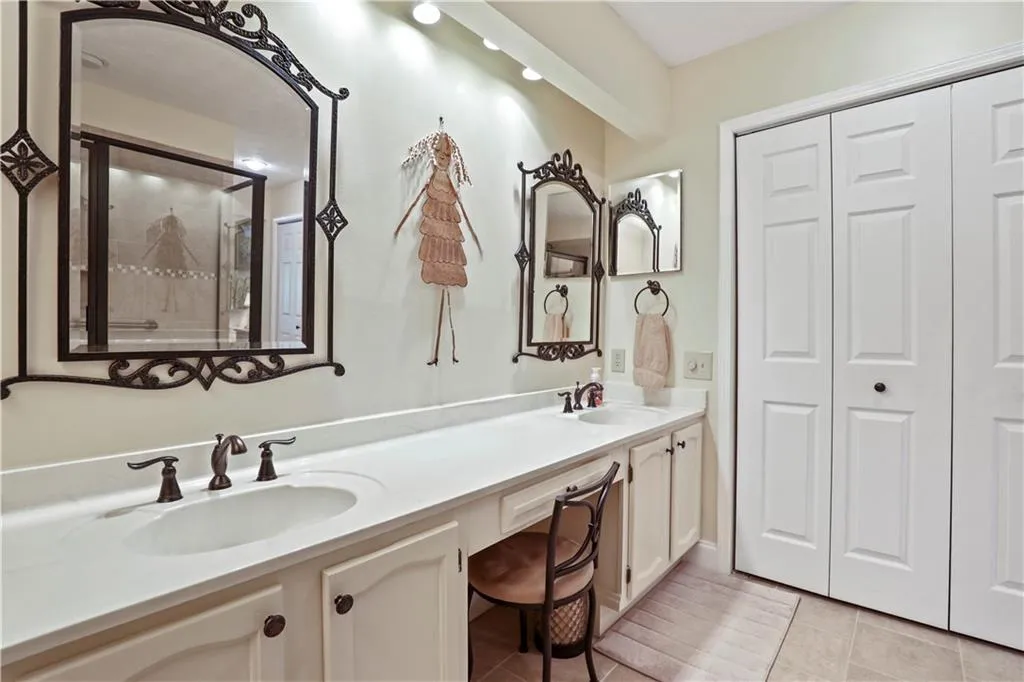 36 Waterford Court, Sandy Springs, Georgia 30328, 2 Bedrooms Bedrooms, ,2 BathroomsBathrooms,Residential,Sold,36 Waterford Court,6886052