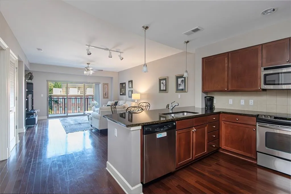 200 River Vista Drive Unit 505, Atlanta, Georgia 30339, 1 Bedroom Bedrooms, ,1 BathroomBathrooms,Residential,For Sale,200 River Vista Drive Unit 505,7663568