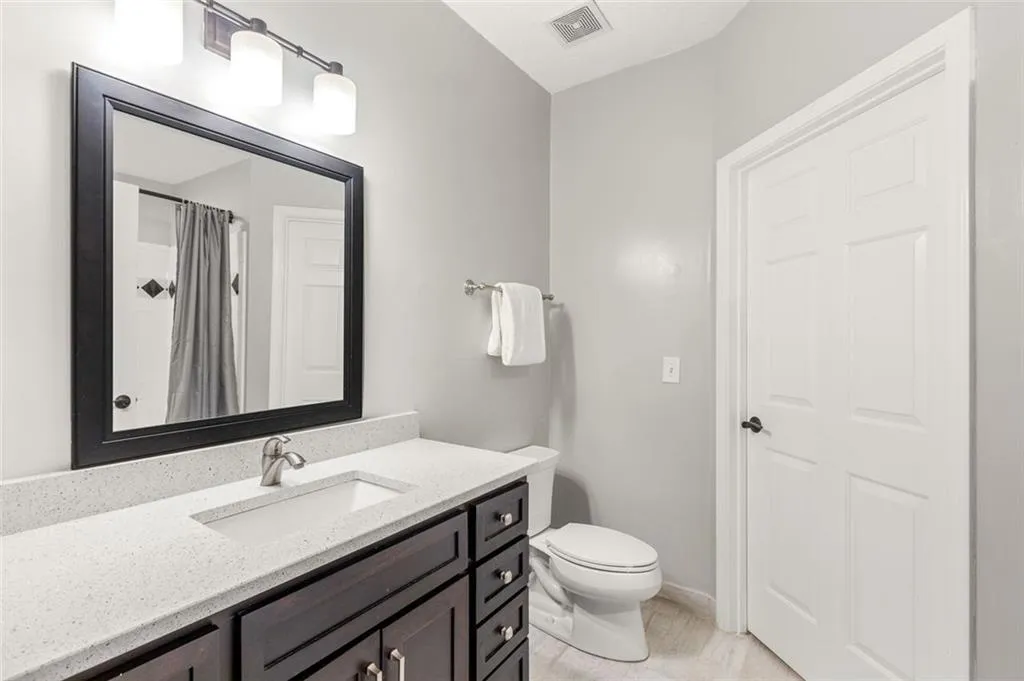 5559 Glenridge Drive Unit 2108, Atlanta, Georgia 30342, 2 Bedrooms Bedrooms, ,2 BathroomsBathrooms,Residential,Sold,5559 Glenridge Drive Unit 2108,7394248