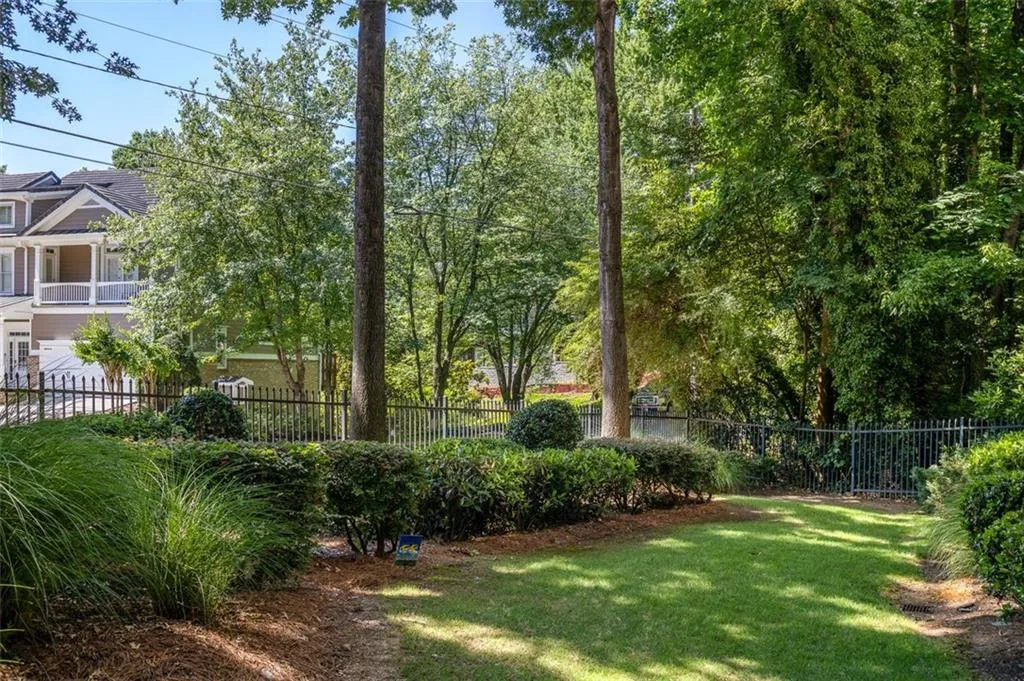 5559 Glenridge Drive Unit 2108, Atlanta, Georgia 30342, 2 Bedrooms Bedrooms, ,2 BathroomsBathrooms,Residential,Sold,5559 Glenridge Drive Unit 2108,7394248