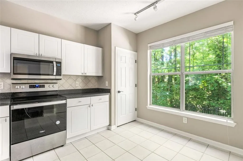 5559 Glenridge Drive Unit 2108, Atlanta, Georgia 30342, 2 Bedrooms Bedrooms, ,2 BathroomsBathrooms,Residential,Sold,5559 Glenridge Drive Unit 2108,7394248