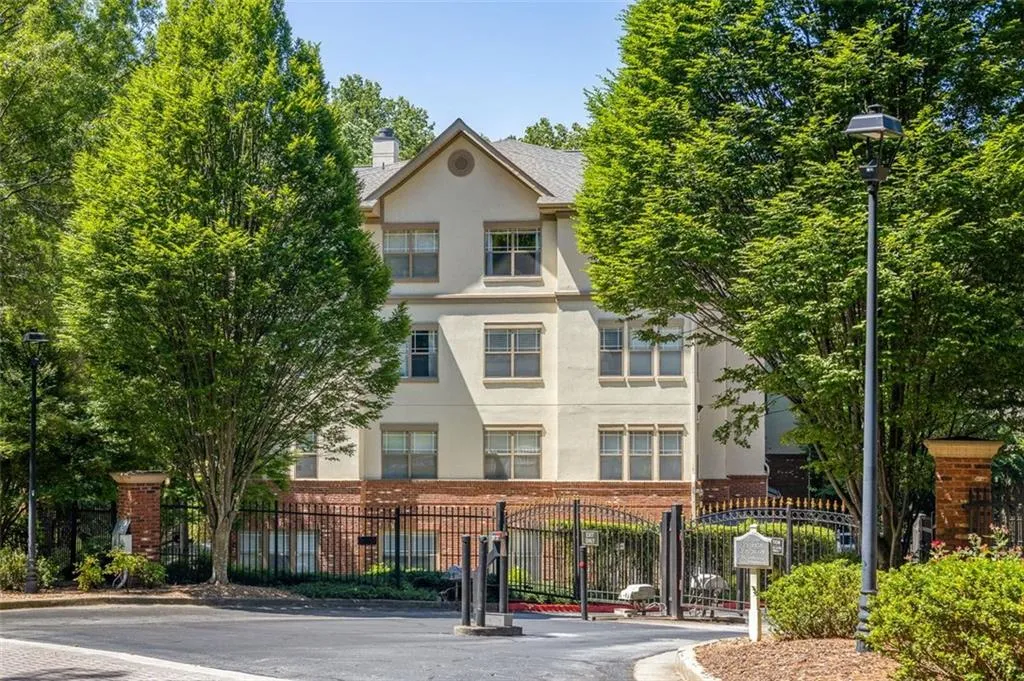5559 Glenridge Drive Unit 2108, Atlanta, Georgia 30342, 2 Bedrooms Bedrooms, ,2 BathroomsBathrooms,Residential,Sold,5559 Glenridge Drive Unit 2108,7394248