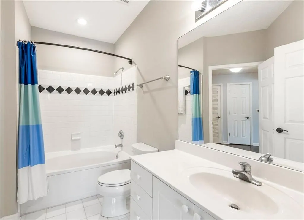 5559 Glenridge Drive Unit 2108, Atlanta, Georgia 30342, 2 Bedrooms Bedrooms, ,2 BathroomsBathrooms,Residential,Sold,5559 Glenridge Drive Unit 2108,7394248