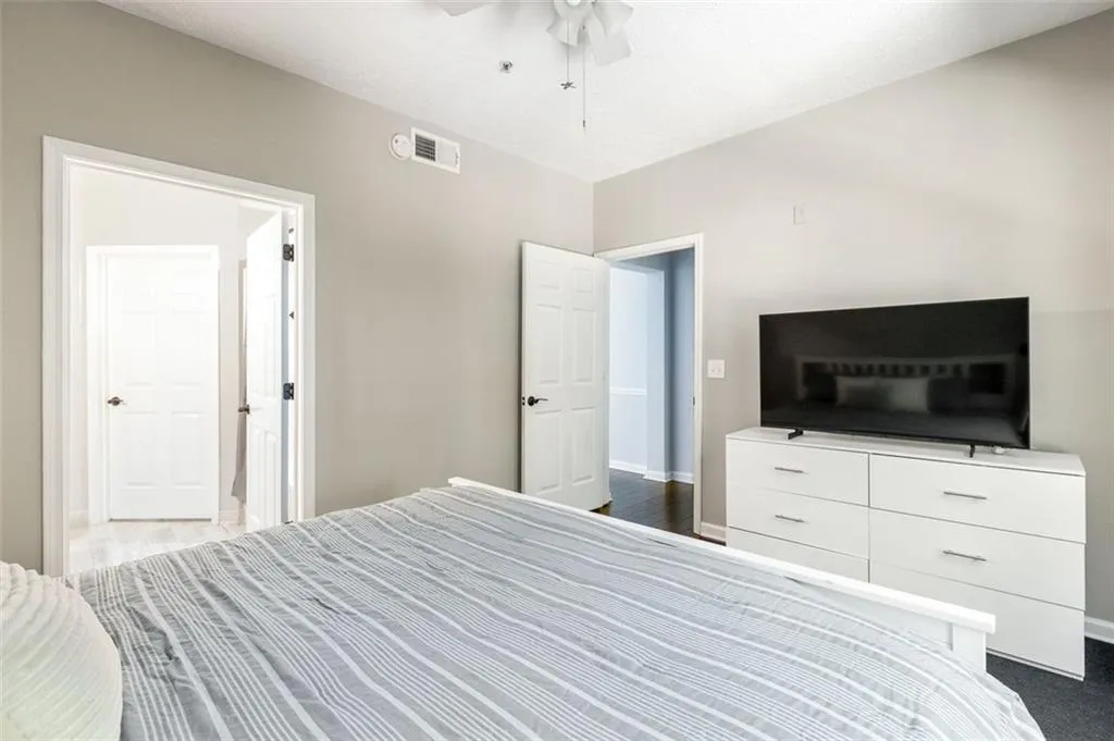 5559 Glenridge Drive Unit 2108, Atlanta, Georgia 30342, 2 Bedrooms Bedrooms, ,2 BathroomsBathrooms,Residential,Sold,5559 Glenridge Drive Unit 2108,7394248