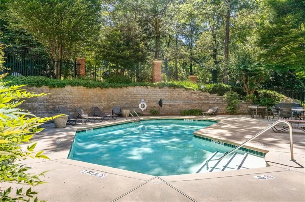 5559 Glenridge Drive Unit 2108, Atlanta, Georgia 30342, 2 Bedrooms Bedrooms, ,2 BathroomsBathrooms,Residential,Sold,5559 Glenridge Drive Unit 2108,7394248