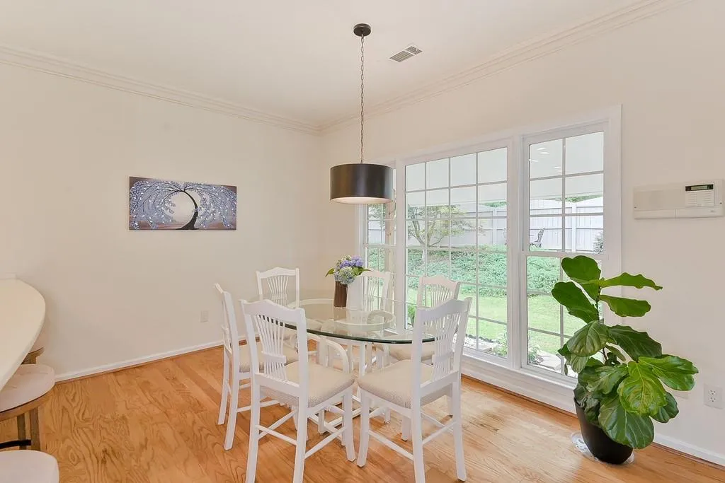 275 Somerset Court, Sandy Springs, Georgia 30350, 4 Bedrooms Bedrooms, ,3 BathroomsBathrooms,Residential,Sold,275 Somerset Court,6588406 275 Somerset Court, Sandy Springs, Georgia 30350, 4 Bedrooms Bedrooms, ,3 BathroomsBathrooms,Residential,Sold,275 Somerset Court,6588406