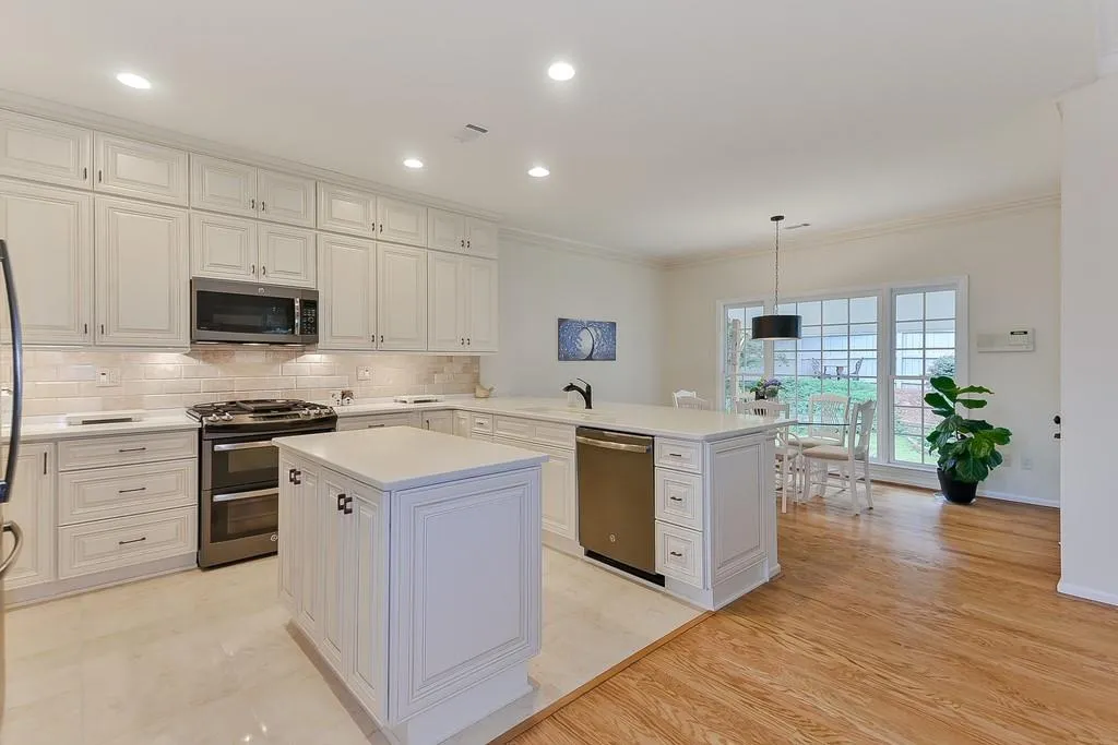 275 Somerset Court, Sandy Springs, Georgia 30350, 4 Bedrooms Bedrooms, ,3 BathroomsBathrooms,Residential,Sold,275 Somerset Court,6588406 275 Somerset Court, Sandy Springs, Georgia 30350, 4 Bedrooms Bedrooms, ,3 BathroomsBathrooms,Residential,Sold,275 Somerset Court,6588406