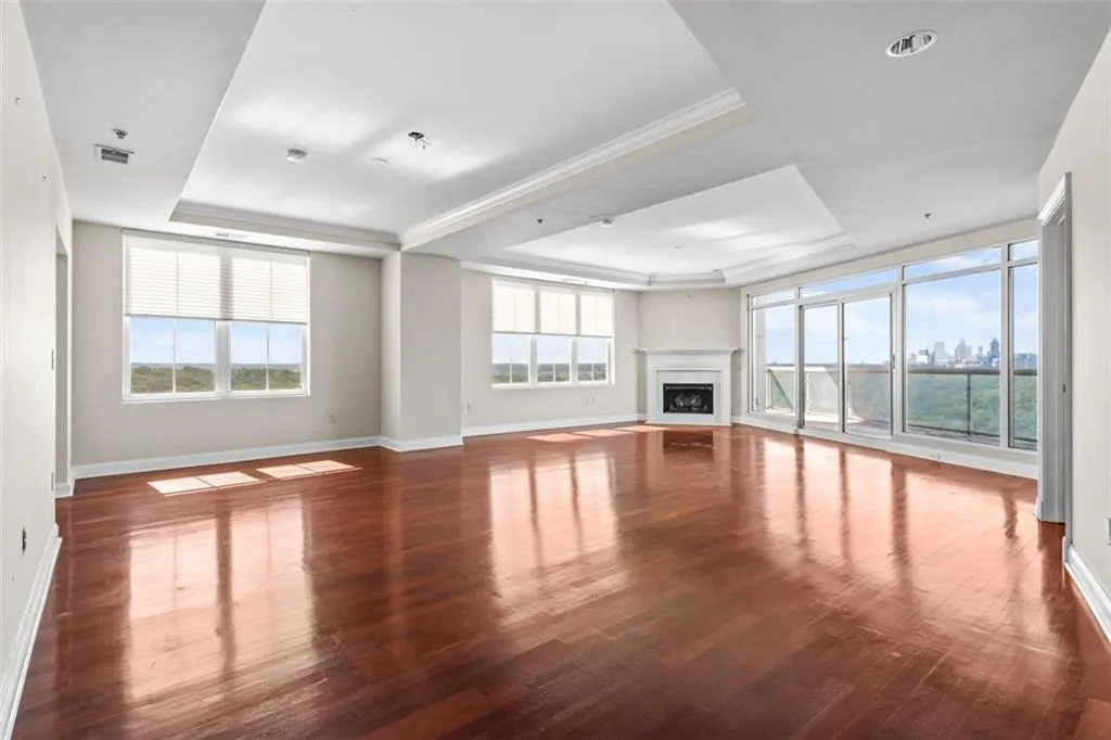 2881 Peachtree Road Ne Unit 1003, Atlanta, Georgia 30305, 2 Bedrooms Bedrooms, ,2 BathroomsBathrooms,Residential,For Sale,2881 Peachtree Road Ne Unit 1003,7622819