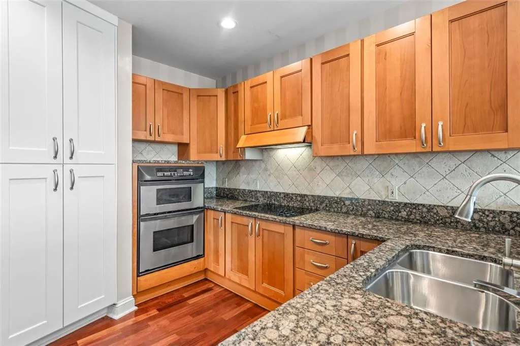 2881 Peachtree Road Ne Unit 1003, Atlanta, Georgia 30305, 2 Bedrooms Bedrooms, ,2 BathroomsBathrooms,Residential,For Sale,2881 Peachtree Road Ne Unit 1003,7622819