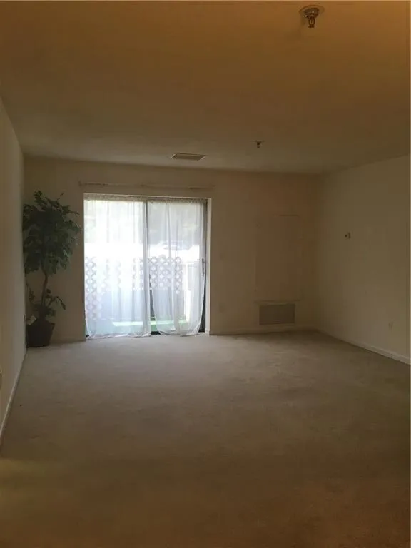 300 Johnson Ferry Road Ne Unit B113, Atlanta, Georgia 30328, 2 Bedrooms Bedrooms, ,2 BathroomsBathrooms,Residential,Sold,300 Johnson Ferry Road Ne Unit B113,5721239