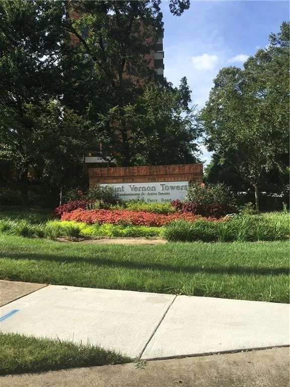 300 Johnson Ferry Road Ne Unit B113, Atlanta, Georgia 30328, 2 Bedrooms Bedrooms, ,2 BathroomsBathrooms,Residential,Sold,300 Johnson Ferry Road Ne Unit B113,5721239