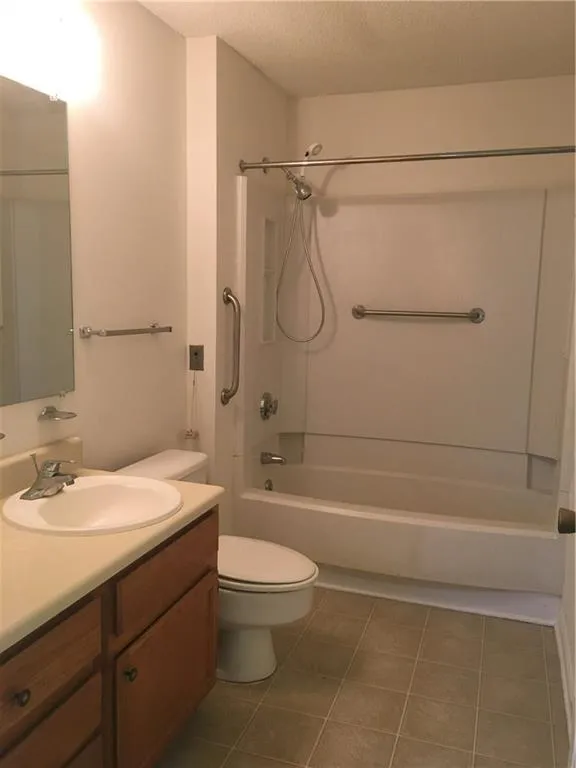 300 Johnson Ferry Road Ne Unit B113, Atlanta, Georgia 30328, 2 Bedrooms Bedrooms, ,2 BathroomsBathrooms,Residential,Sold,300 Johnson Ferry Road Ne Unit B113,5721239