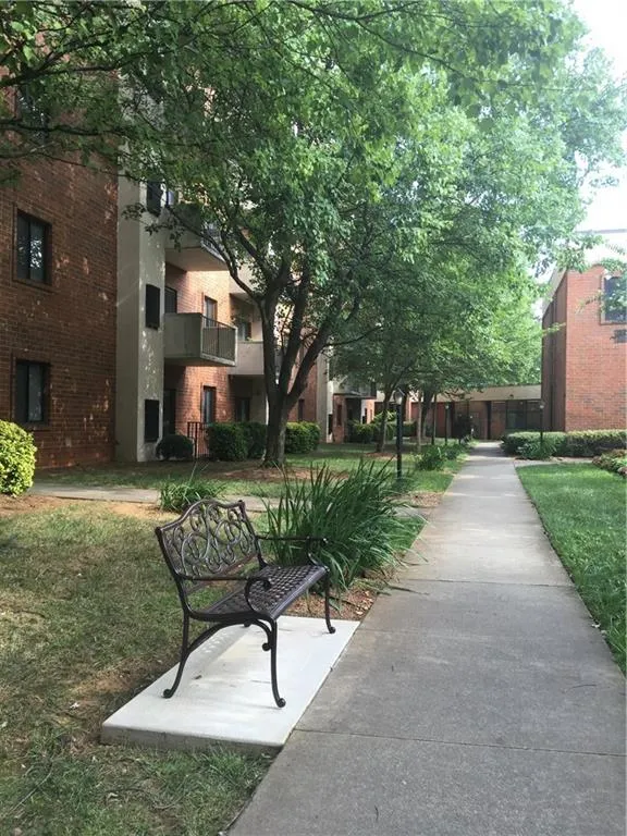 300 Johnson Ferry Road Ne Unit B113, Atlanta, Georgia 30328, 2 Bedrooms Bedrooms, ,2 BathroomsBathrooms,Residential,Sold,300 Johnson Ferry Road Ne Unit B113,5721239