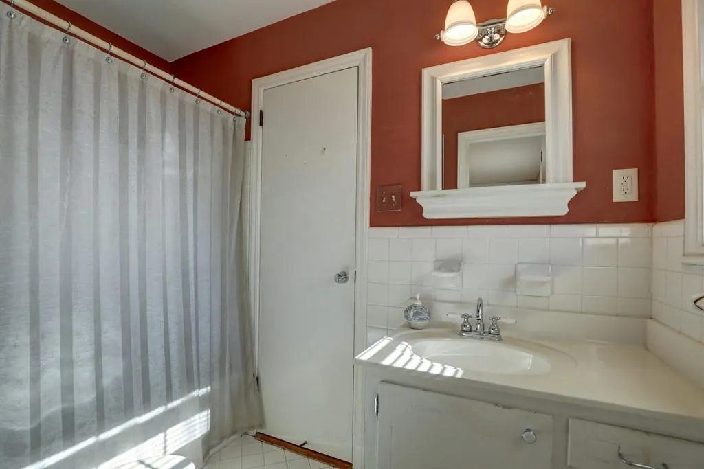 4765 Brinkley Lane Ne, Sandy Springs, Georgia 30342, 4 Bedrooms Bedrooms, ,3 BathroomsBathrooms,Residential,Sold,4765 Brinkley Lane Ne,6813974