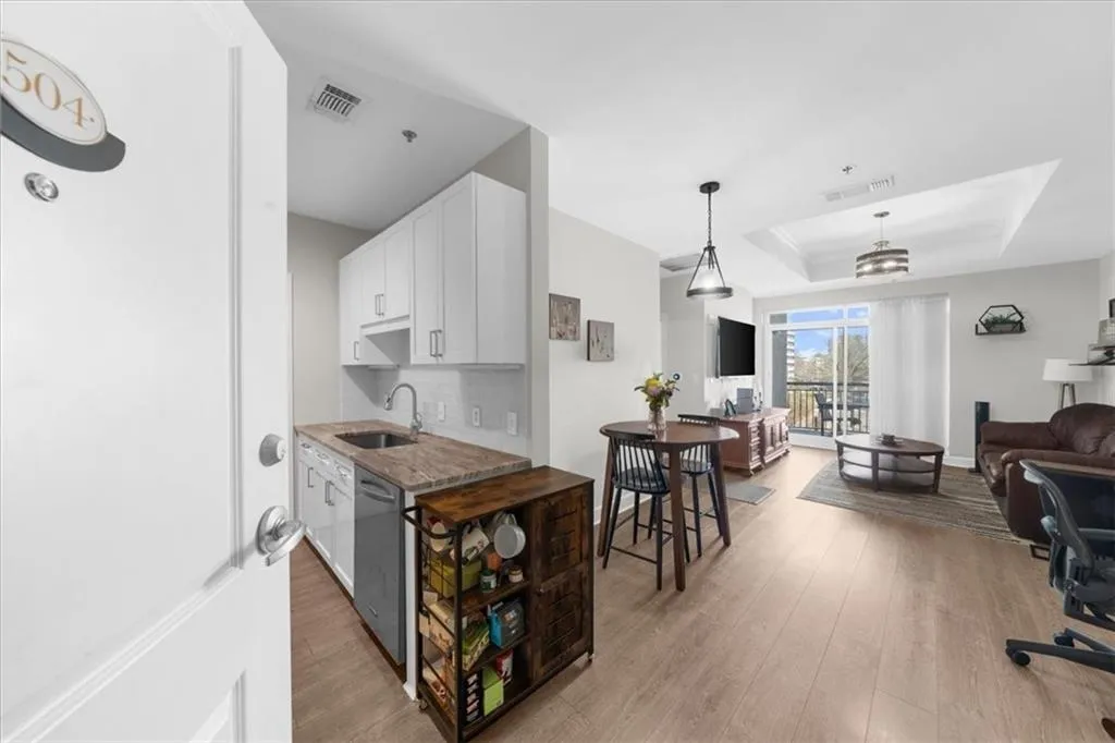 325 E Paces Ferry Road Ne Unit 504, Atlanta, Georgia 30305, 1 Bedroom Bedrooms, ,1 BathroomBathrooms,Residential,For Sale,325 E Paces Ferry Road Ne Unit 504,7651081