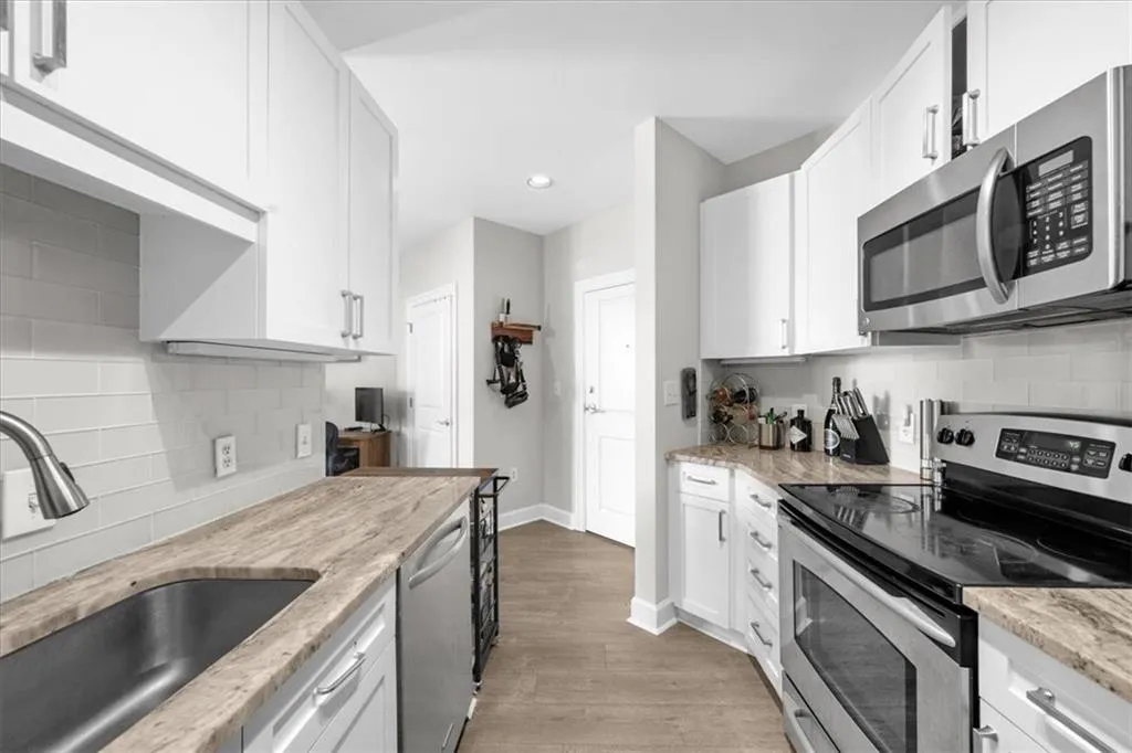 325 E Paces Ferry Road Ne Unit 504, Atlanta, Georgia 30305, 1 Bedroom Bedrooms, ,1 BathroomBathrooms,Residential,For Sale,325 E Paces Ferry Road Ne Unit 504,7651081