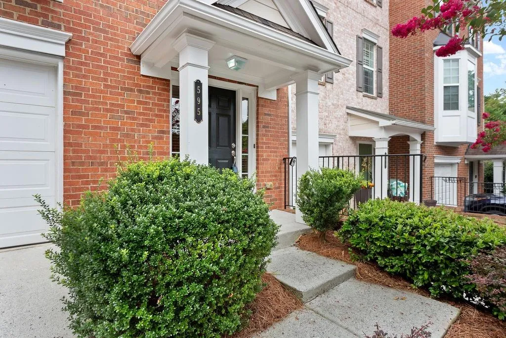 595 Kandell Cove, Sandy Springs, Georgia 30350, 3 Bedrooms Bedrooms, ,3 BathroomsBathrooms,Residential,Sold,595 Kandell Cove,6757821