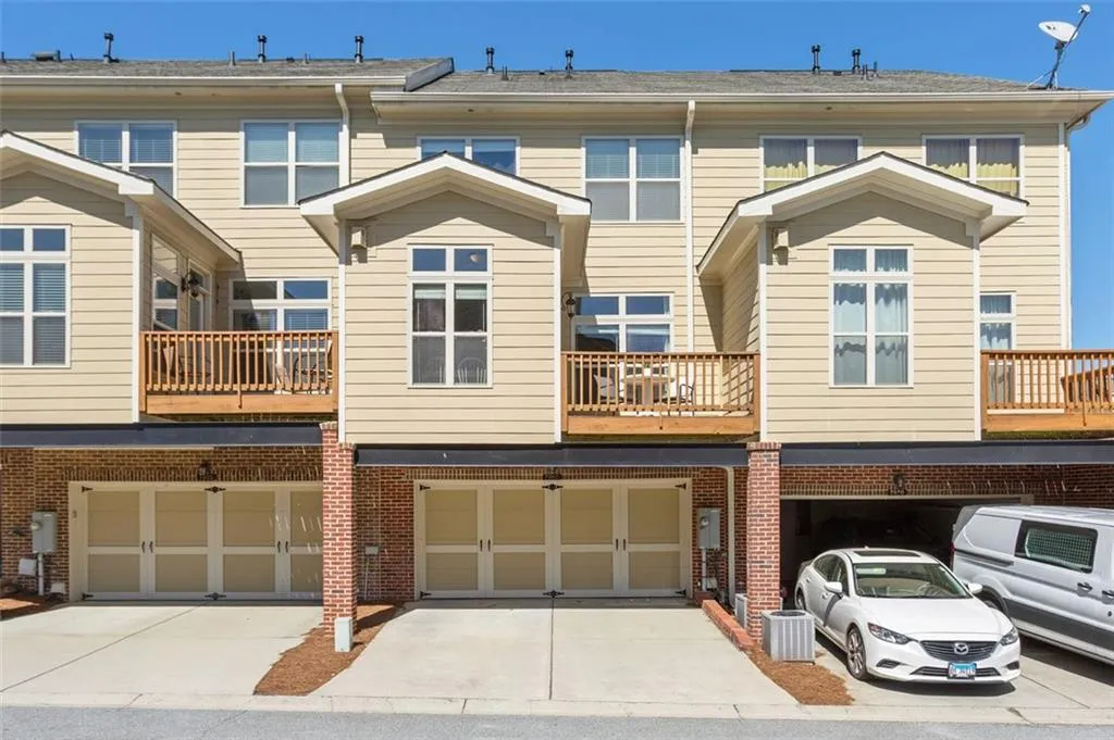 7960 Highland Bluff, Sandy Springs, Georgia 30328, 3 Bedrooms Bedrooms, ,3 BathroomsBathrooms,Residential,Sold,7960 Highland Bluff,6924187