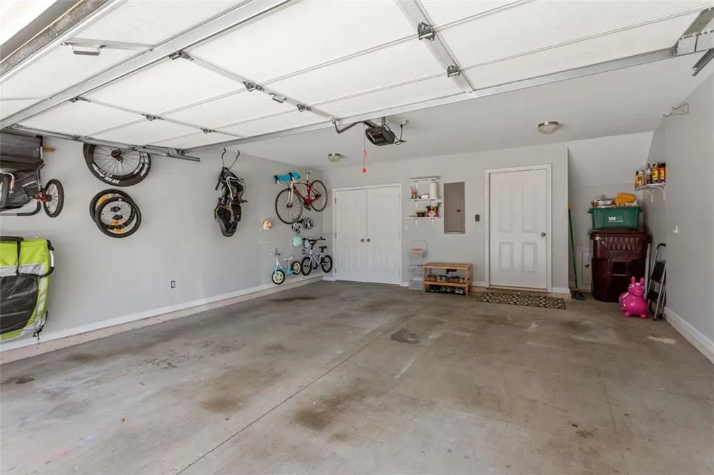 7960 Highland Bluff, Sandy Springs, Georgia 30328, 3 Bedrooms Bedrooms, ,3 BathroomsBathrooms,Residential,Sold,7960 Highland Bluff,6924187