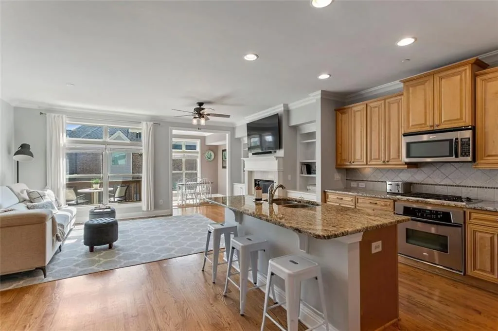 7960 Highland Bluff, Sandy Springs, Georgia 30328, 3 Bedrooms Bedrooms, ,3 BathroomsBathrooms,Residential,Sold,7960 Highland Bluff,6924187