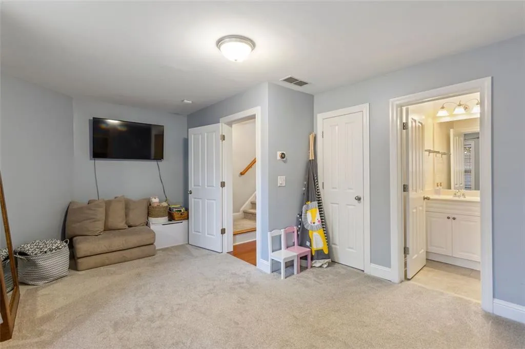 7960 Highland Bluff, Sandy Springs, Georgia 30328, 3 Bedrooms Bedrooms, ,3 BathroomsBathrooms,Residential,Sold,7960 Highland Bluff,6924187