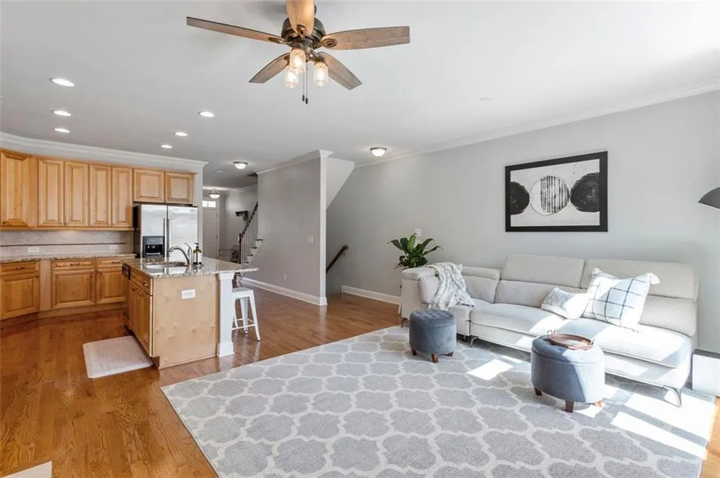 7960 Highland Bluff, Sandy Springs, Georgia 30328, 3 Bedrooms Bedrooms, ,3 BathroomsBathrooms,Residential,Sold,7960 Highland Bluff,6924187