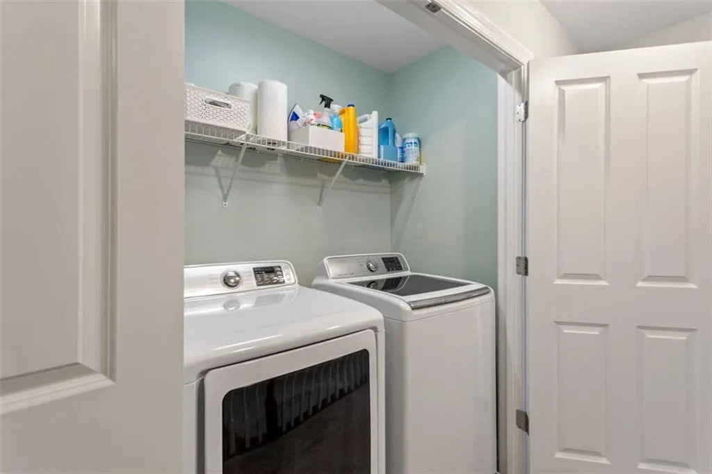 7960 Highland Bluff, Sandy Springs, Georgia 30328, 3 Bedrooms Bedrooms, ,3 BathroomsBathrooms,Residential,Sold,7960 Highland Bluff,6924187