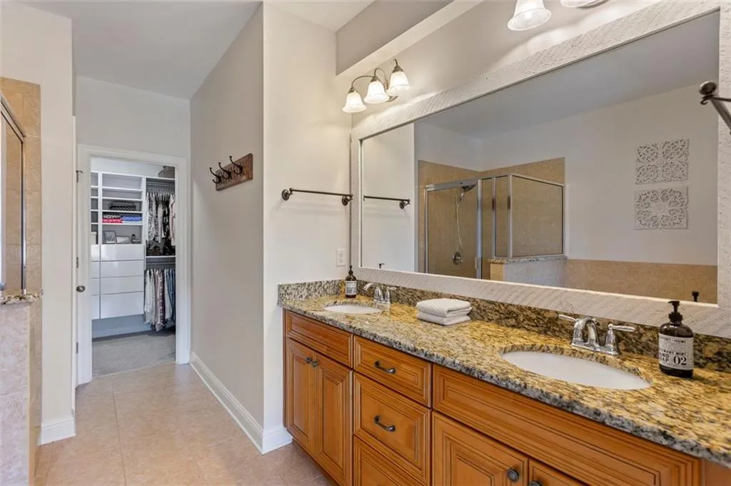 7960 Highland Bluff, Sandy Springs, Georgia 30328, 3 Bedrooms Bedrooms, ,3 BathroomsBathrooms,Residential,Sold,7960 Highland Bluff,6924187