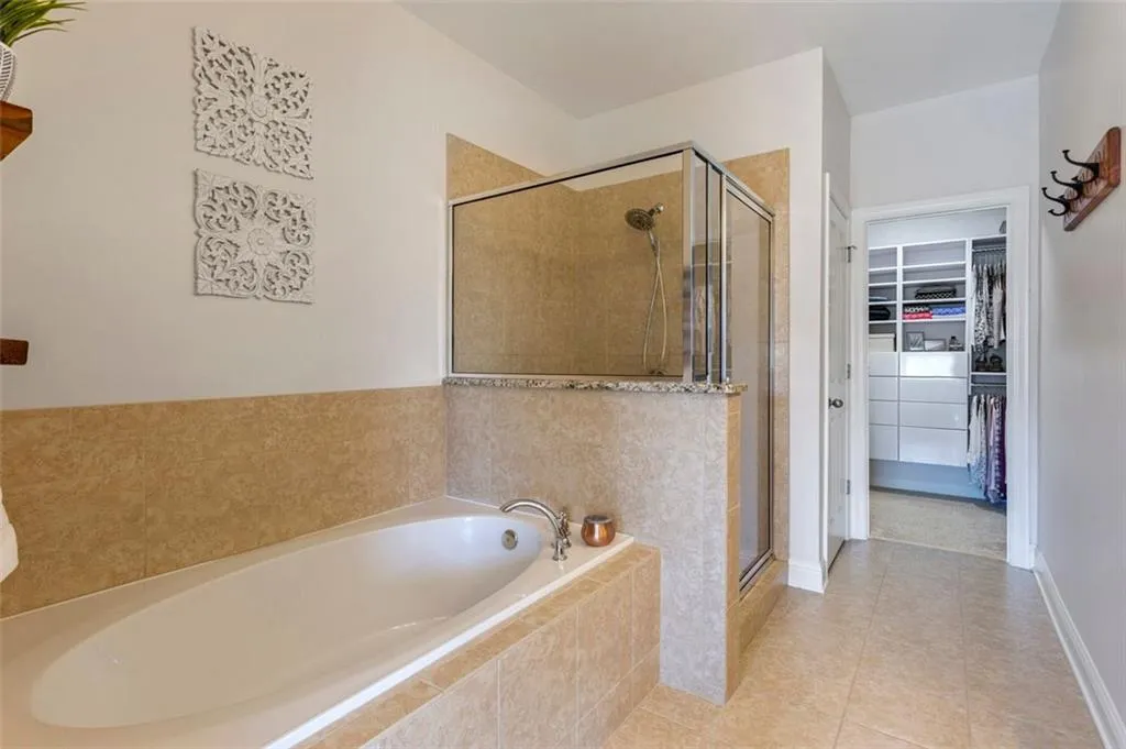 7960 Highland Bluff, Sandy Springs, Georgia 30328, 3 Bedrooms Bedrooms, ,3 BathroomsBathrooms,Residential,Sold,7960 Highland Bluff,6924187