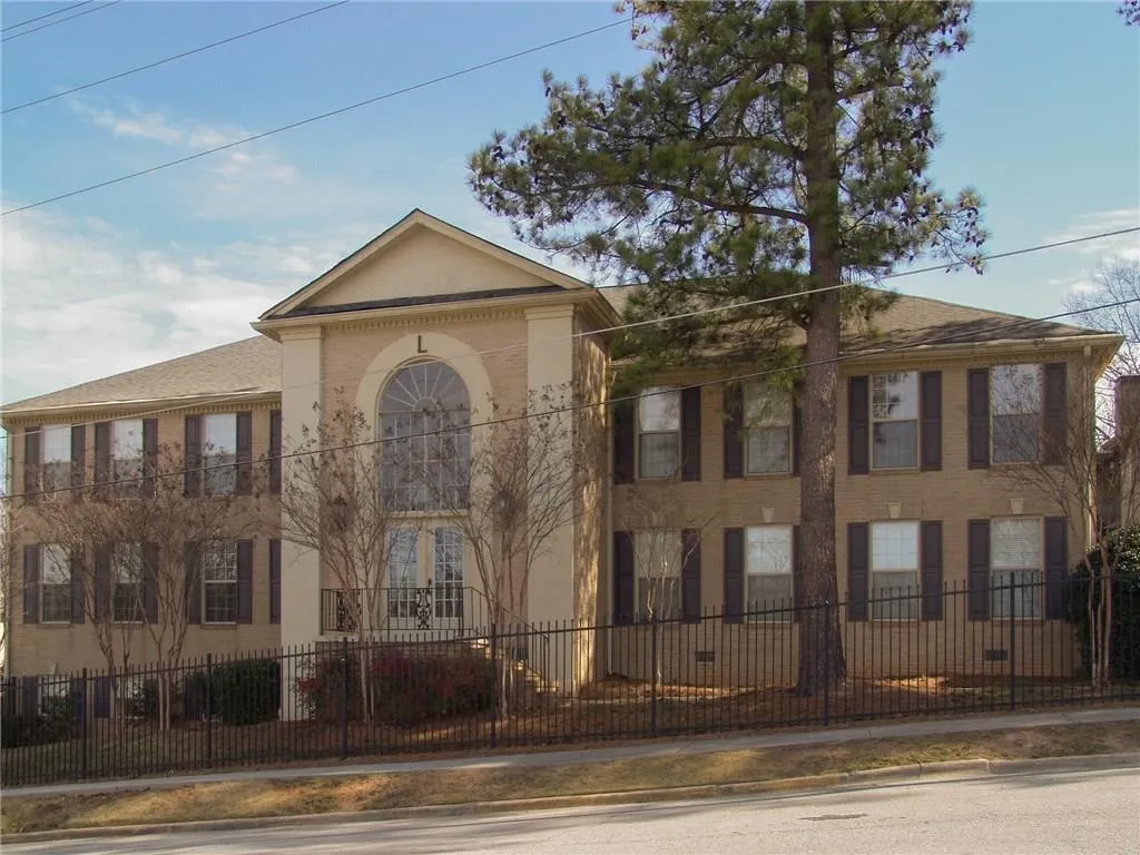 750 Dalrymple Road Unit L2, Atlanta, Georgia 30328, 2 Bedrooms Bedrooms, ,2 BathroomsBathrooms,Residential,Sold,750 Dalrymple Road Unit L2,5669910