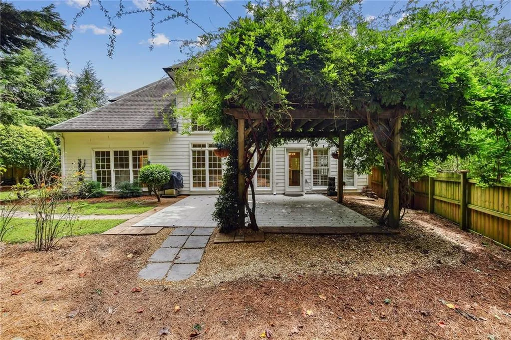 545 Montrose Lane, Sandy Springs, Georgia 30328, 4 Bedrooms Bedrooms, ,2 BathroomsBathrooms,Residential,Sold,545 Montrose Lane,7112075