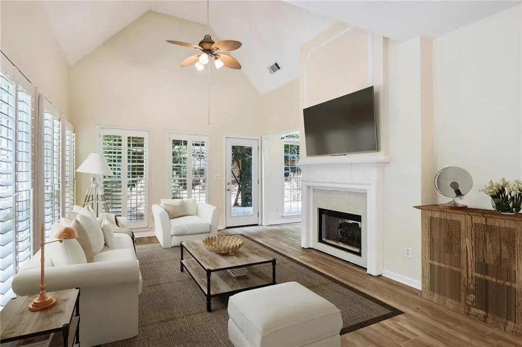 545 Montrose Lane, Sandy Springs, Georgia 30328, 4 Bedrooms Bedrooms, ,2 BathroomsBathrooms,Residential,Sold,545 Montrose Lane,7112075