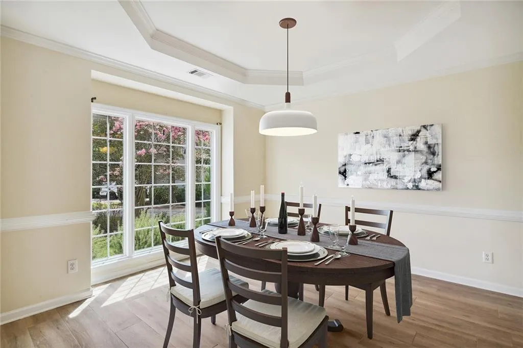 545 Montrose Lane, Sandy Springs, Georgia 30328, 4 Bedrooms Bedrooms, ,2 BathroomsBathrooms,Residential,Sold,545 Montrose Lane,7112075