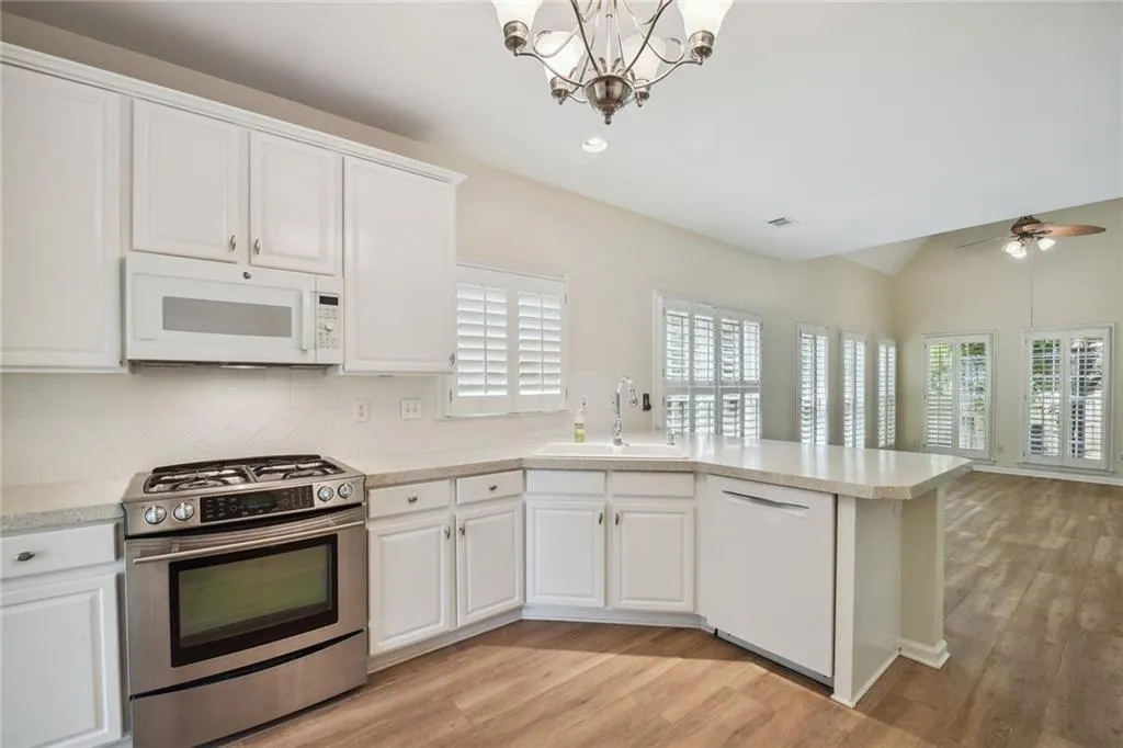 545 Montrose Lane, Sandy Springs, Georgia 30328, 4 Bedrooms Bedrooms, ,2 BathroomsBathrooms,Residential,Sold,545 Montrose Lane,7112075