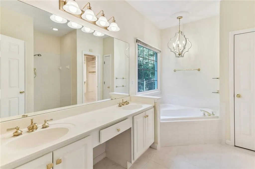 545 Montrose Lane, Sandy Springs, Georgia 30328, 4 Bedrooms Bedrooms, ,2 BathroomsBathrooms,Residential,Sold,545 Montrose Lane,7112075