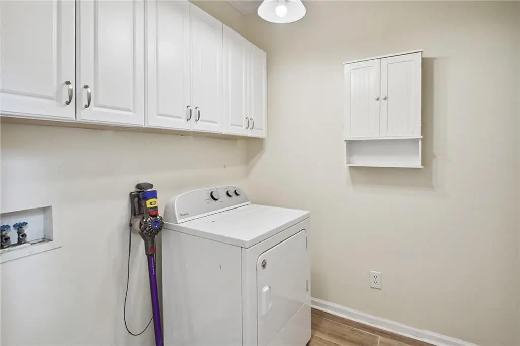 545 Montrose Lane, Sandy Springs, Georgia 30328, 4 Bedrooms Bedrooms, ,2 BathroomsBathrooms,Residential,Sold,545 Montrose Lane,7112075