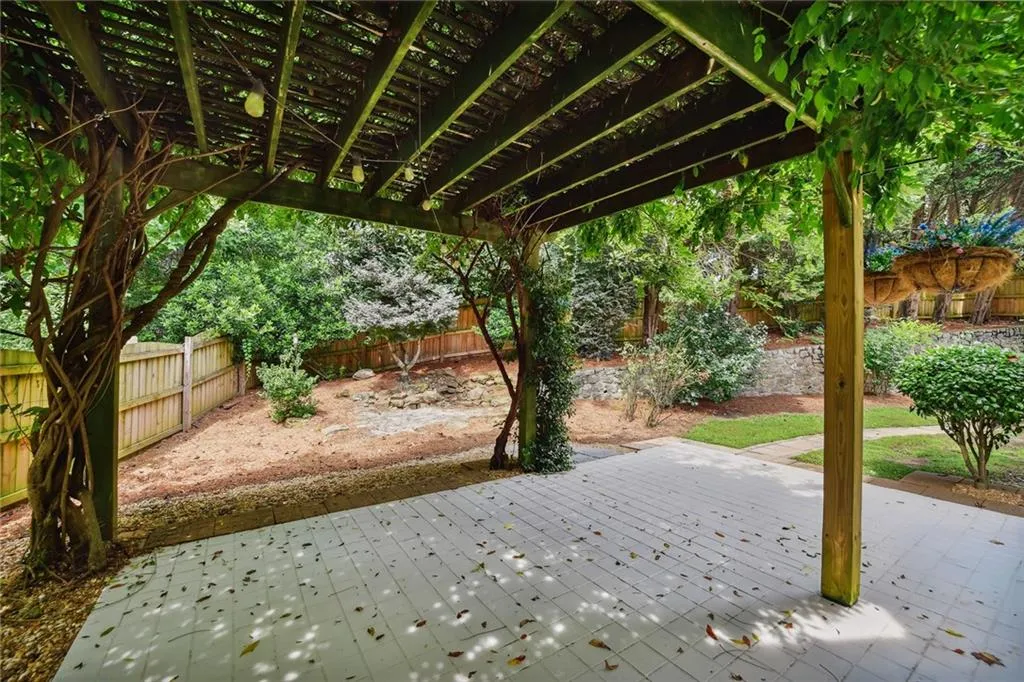 545 Montrose Lane, Sandy Springs, Georgia 30328, 4 Bedrooms Bedrooms, ,2 BathroomsBathrooms,Residential,Sold,545 Montrose Lane,7112075